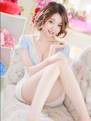 つきな