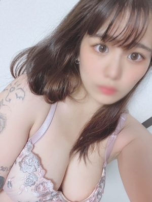 ふたば【幼顔のF乳美女】