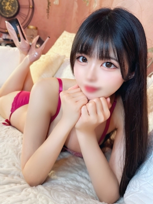ゆゆ【素人感満載の美脚美女】