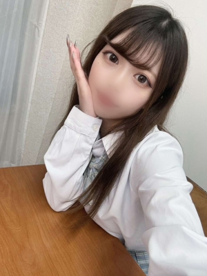 なるみ【愛嬌抜群のF乳極嬢】