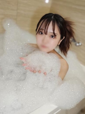 ういな【激カワ神乳大学生】