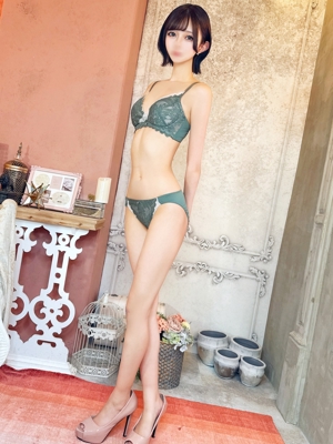 なつき【純白のギャップ】