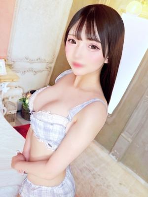 めあ【純白ロリE乳美少女】