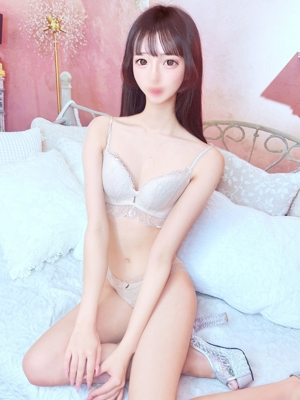 ひなこ【美脚のモデル美女】