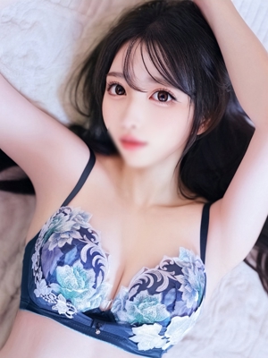 りろ【色白際立つ東北美人】
