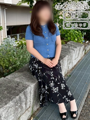 新人 芽衣(めい)