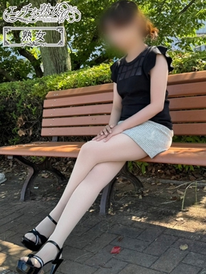 新人 由梨(ゆり)