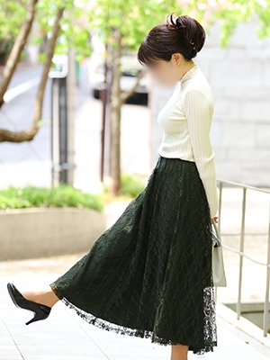 栞里